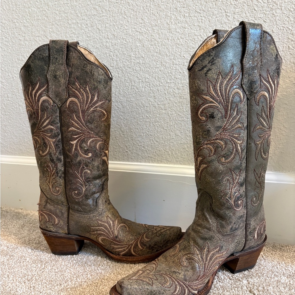 Embroidered Women's Western Cowboy Boots